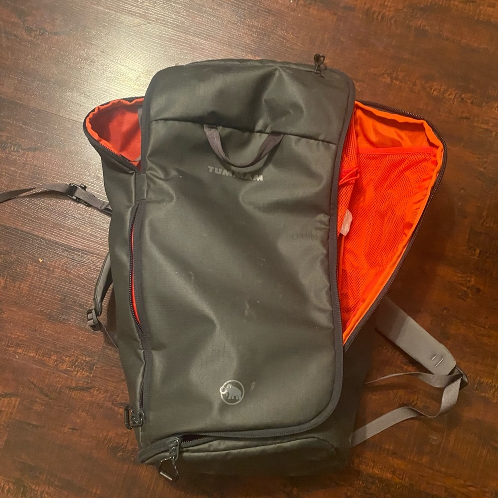 Mammut Neon 35L climbing pack with rope tarp